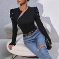 Detail van zwarte top met asymmetrische rits en pofmouwen versierd met parels - S / Zwart