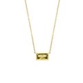 Élégant collier doré avec pendentif rectangulaire en zircon vert sur une chaîne à mailles - Vert