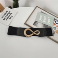 Ceinture noire élastique avec boucle ovale dorée entrelacée sur fond blanc élégant - Noir