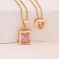 Collana dorata con ciondoli a cuore e rettangolo rosa su blocco di pietra bianca - Stile Quadrato Cuore (3#)