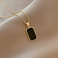 Collana con catena box dorata minimalista e ciondolo rettangolare nero lucido - Oro Stile Agata Nera Rettangolo (N1202)