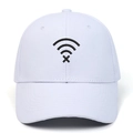 Casquette de baseball blanche en coton avec broderie WiFi noire et visière courbée - Réglable / Blanc