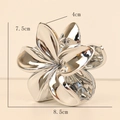 Silberne Blumen-Haarklammer aus Metall für Damen mit poliertem 8,5 cm Blumendesign - Silber