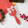 Spazzola per capelli natalizia rossa con stampa HO HO HO e un fiocco di nastro rosa - Fiocco su Sfondo Rosso