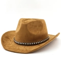 Dettaglio cappello da cowboy in camoscio marrone con fascia in pelle nera e borchie - M (56-58cm) / Cachi