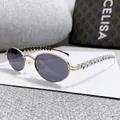 Occhiali da sole ovali con montatura dorata e stanghette con strass a cuore - Montatura Oro Lente Grigia