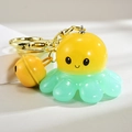 Gros plan d'un porte-clés poulpe jaune et vert menthe avec clochette dorée et anneau - Style Cloche [Jaune Citron]