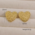 Orecchini a cuore classici in acciaio inossidabile placcati oro 14K con texture martellata - 1098 Orecchini a Bottone a Cuore a Strato Singolo Martellati / Oro