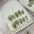 Unghie finte fatte a mano, design marmo verde con rose 3D e cristalli scintillanti - Extra Piccolo (XS) / Stile Sfumato Verde