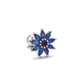 Nahaufnahme von Blumenohrstecker mit blauen Zirkonia-Blütenblättern und Schraubverschluss - EGD0858 Silber (Blaue 8-Blättrige Blume)