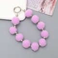Correa de muñeca para móvil con pompones morados suaves y detalles de cadena plateada - Colgante de 10 Pompones / Púrpura (K2460)