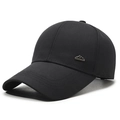 Gorra de béisbol negra minimalista con logotipo metálico y visera reforzada para hombre - Ajustable / Negro