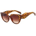 Chic leopard print cat-eye sunglasses with gradient brown lenses and thick frames - Leopard Frame / Tea Lens