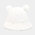 Primer plano de sombrero de felpa blanca con adorables orejas de oso y textura suave - M (56-58cm) / Blanco