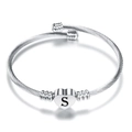 Macro del bracciale a cavo ritorto argento con ciondolo a cuore e lettera S incisa sopra - Lettera S (Dado S)