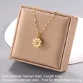 Golden rotating clover necklace with white opal petals and titanium steel chain - White Floral Style (Rotating No. 93 A1398)