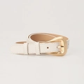 Cintura in ecopelle bianca con fibbia triangolare dorata per un look minimalista elegante - Bianco