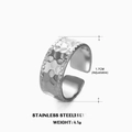 Breiter Edelstahlring in Silber mit Hammerschlag-Textur und Perlenrand-Dekor - Geometrischer Ring / Silber