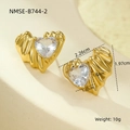 Dimensions détaillées des boucles d'oreilles cœur dorées avec zircon et texture ondulée - Or