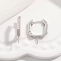 Dettaglio macro di monachelle esagonali in argento S925 con zirconi per creazione gioielli - Stile B / Argento