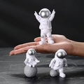 Set di 3 statuine di astronauti bianchi e argento per decorazioni da scrivania e regali - Un Set Argento