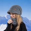 Winter-Strickmütze und Schal-Set in Grau, mit Schirm und warmem Fleece-Futter für Damen - Dunkelgrau