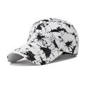 Vista dettagliata di un cappello da baseball in cotone tie-dye bianco e nero per esterni e sole - Regolabile / Tie-dye Nero e Bianco (Graffiti 03)