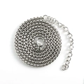 Primer plano de cadena de perlas cuadradas de acero inoxidable con cierre de langosta - 2.0MM*45+5CM Color Acero