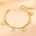 Bracciale a maglia paperclip dorata con ciondoli a cuore e perle bianche in acciaio - Stile Perla Cuore Oro (E415)