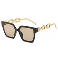 Lunettes de soleil carrées marron avec monture noire et branches chaîne dorée - Monture Noire Verres Thé