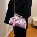 Elegante borsa rosa con ricamo floreale, manico in legno e nappa tradizionale - Rosa