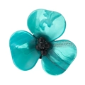 Broche fleur 3D en acrylique vert turquoise avec centre perlé noir sur fond blanc - Cyan