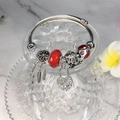 Bracciale a perline in acciaio argento con ciondoli rossi e acchiappasogni su vetro - Rosso