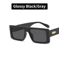Glänzend schwarze quadratische Sonnenbrille mit grauen Gläsern und goldenen Details - Glänzendes Schwarz / Grau