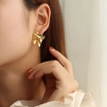 Irregular textured square stud earrings in 18K gold plated titanium with wavy design - Gold