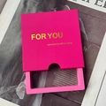Caja de regalo para joyas rosa fucsia con texto dorado For You para anillos y collares - Rosa Fuerte con Muesca (Con Logo)/Interior 9x9x2cm