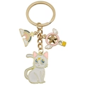 Schattige witte emaille kat sleutelhanger met gouden toverstaf en regenboogbedel - Witte Kat Regenboog Toverstaf (ER1243) / 8.7x3cm