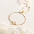 Detail of adjustable gold-plated tennis bracelet with central square zircon stone - Square Style