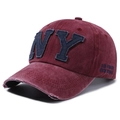 Berretto da baseball vintage bordeaux lavato con ricamo NY blu e dettagli consumati - Rosso