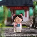 Statuina in resina stile corte cinese in Hanfu rosa con un rotolo blu decorativo - 1213-3 Auspicio C Erudito