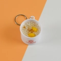 Miniatur Breischüssel Schlüsselanhänger mit weißem Reis und Nüssen auf orangefarbenem Grund - Fassdurchmesser 4cm / Sojabohnen Sago Tau