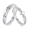 Funkelnde S925 Sterlingsilber Partnerringe mit Sterndesign und Zirkonia auf weißem Grund - Einstellbar Offen / Paar Set