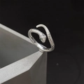 Anillo de dragón plateado con ojos de gema verde y diseño abierto ajustable - Estilo Abierto de Serpiente con Ojo Verde (J4258)