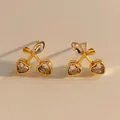 Boucles d'oreilles cerises dorées avec zircons en cœur et détails de feuilles - Or/Zirconium Blanc