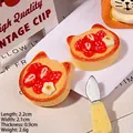 Miniatur-Erdbeer-Katzen-Tarte aus Harz für DIY-Basteleien, Maße 2,2 cm Breite und 2,1 cm Länge - Katzenkopf Erdbeerkeks