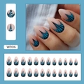 Amandelvormige kunstnagels met lichtblauwe vissenstaartpatronen en zilveren lijnen - Zeezout Visstaart Stijl (W906)