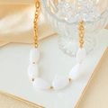 Fashionable necklace with white irregular stones and chunky gold-plated stainless steel chain - Stainless Steel Marble Pattern Necklace / White