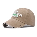 Detalle del bordado 3D y visera desgastada en gorra de béisbol de algodón lavado - Ajustable / Caqui