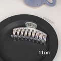 Dettaglio della pinza per capelli iridescente da 11cm su una base nera minimalista - 4# Spina-11cm
