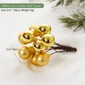 Racimo de bolas de Navidad doradas con diez adornos de 2cm y tallos de alambre flexibles - E48801-2cm Racimo de Bolas Doradas (10 unids/set)